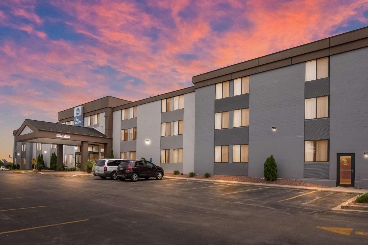Best Western Waukesha Grand Pewaukee Exterior photo