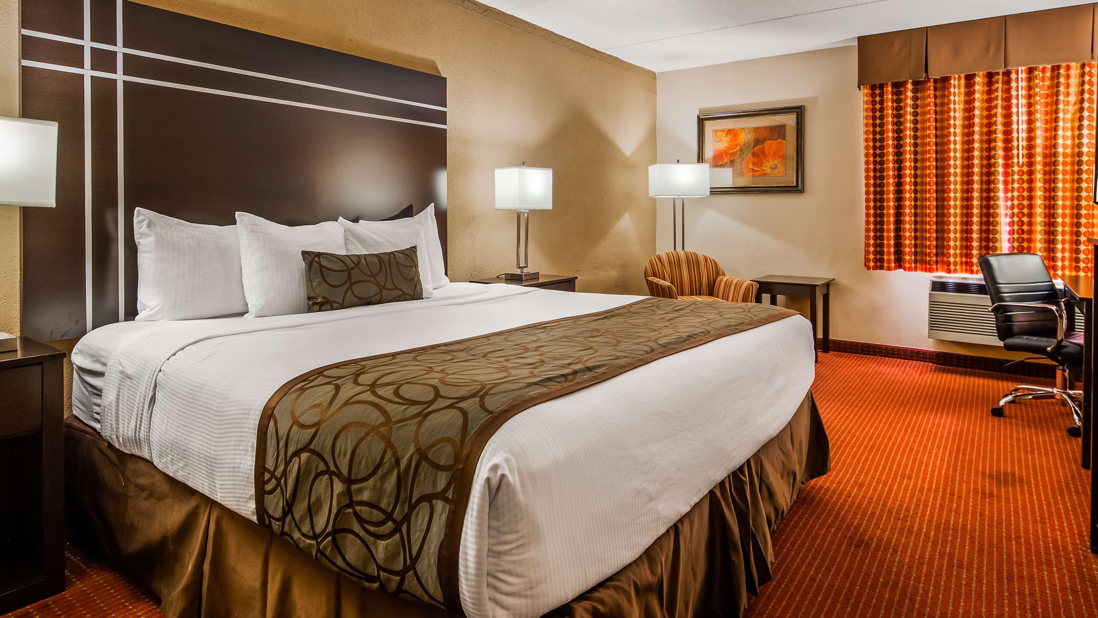 Best Western Waukesha Grand Pewaukee Exterior photo