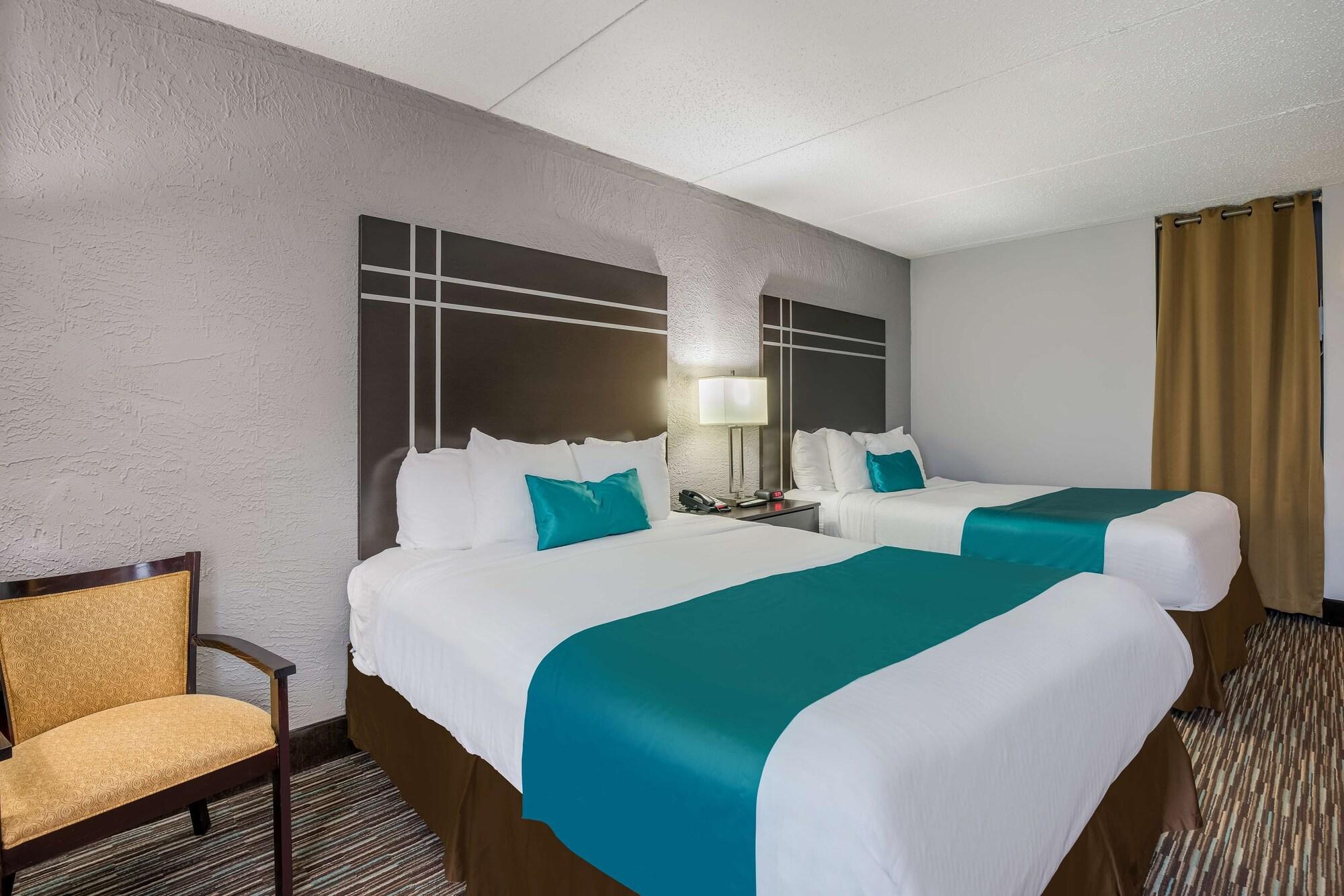 Best Western Waukesha Grand Pewaukee Exterior photo